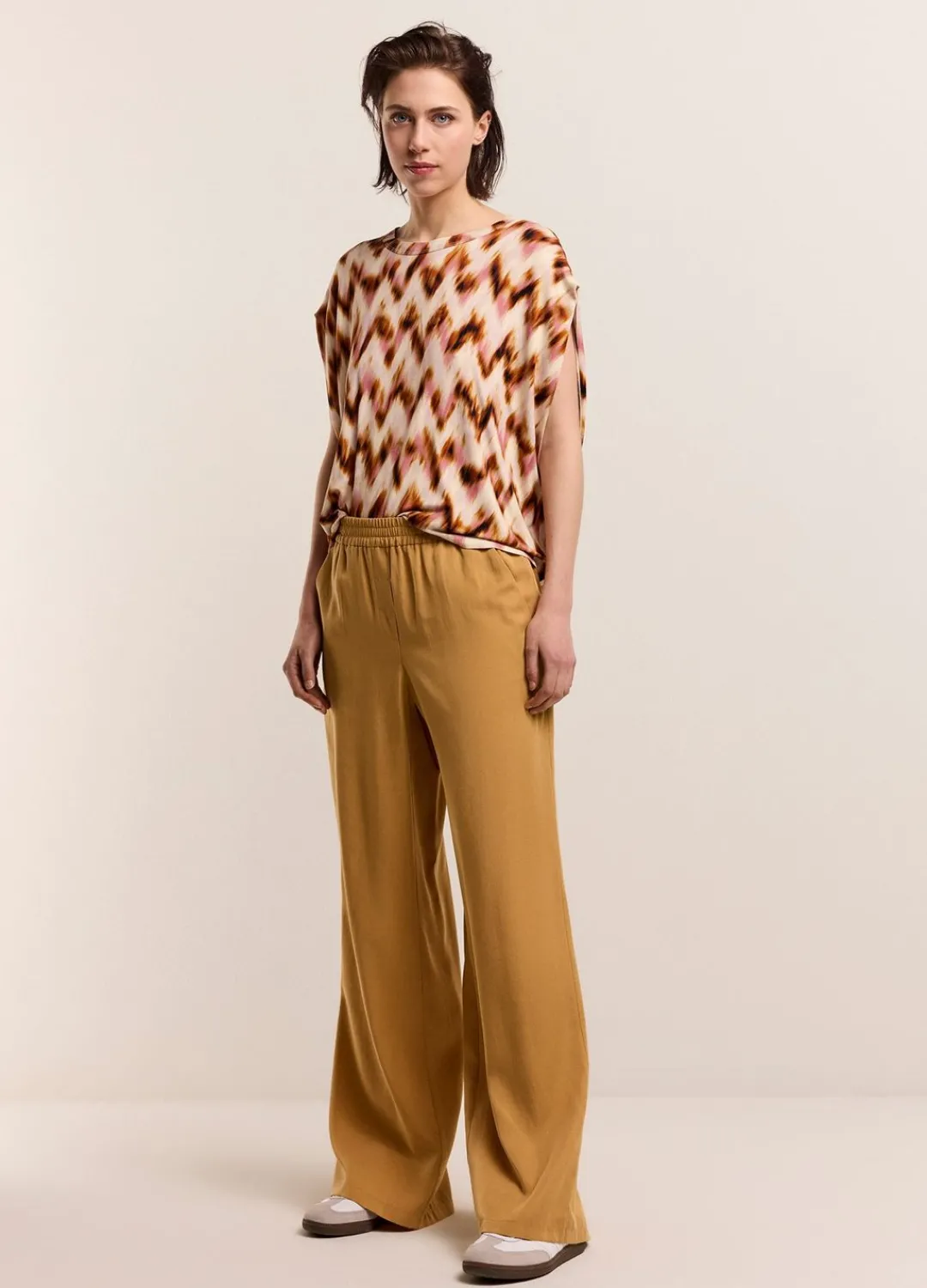 Hot Summum Airy, Straight-Leg Trousers Brown