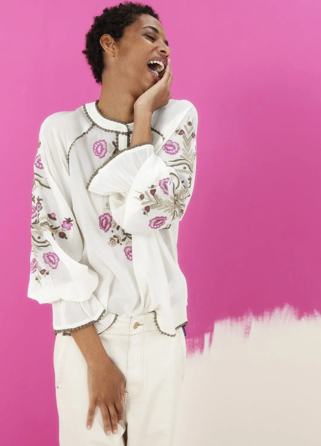 Hot Summum Blouse With Floral Embroidery Creme