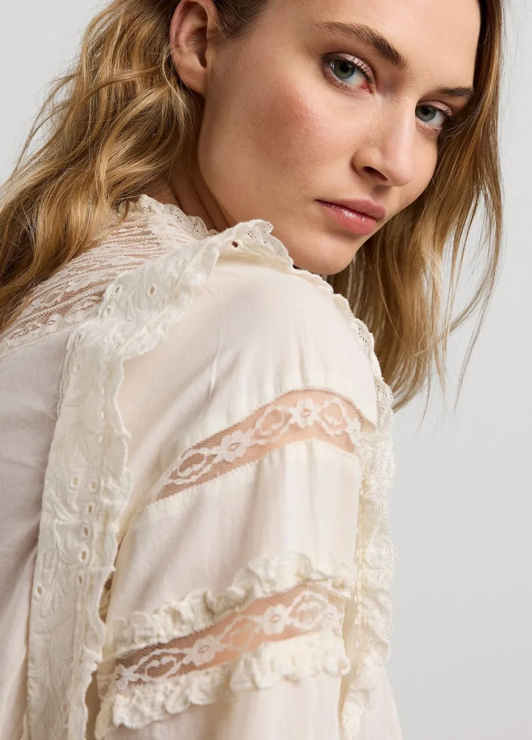 Hot Summum Blouse With Lace Creme
