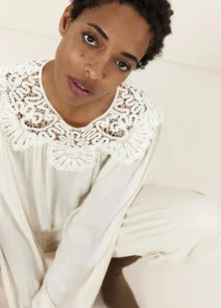 Hot Summum Illusion Top With Lace Neckline Creme