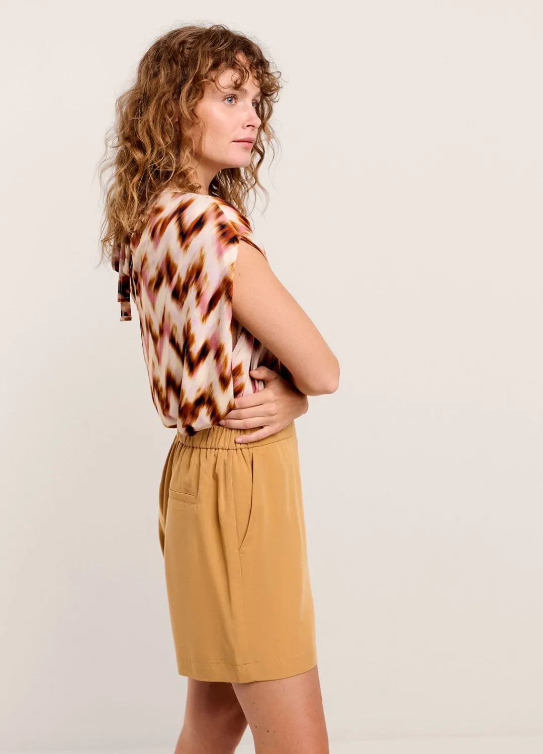 Sale Summum Shorts With Elasticated Waistband Brown