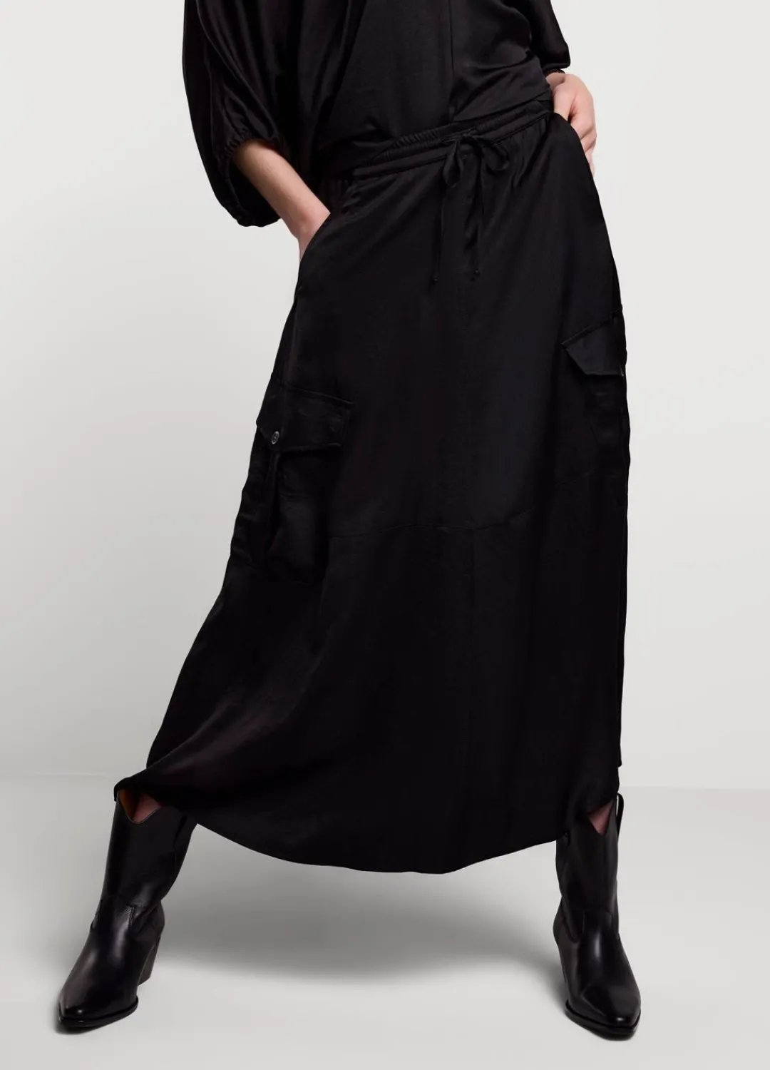 Best Summum Silky Touch Cargo Skirt Black