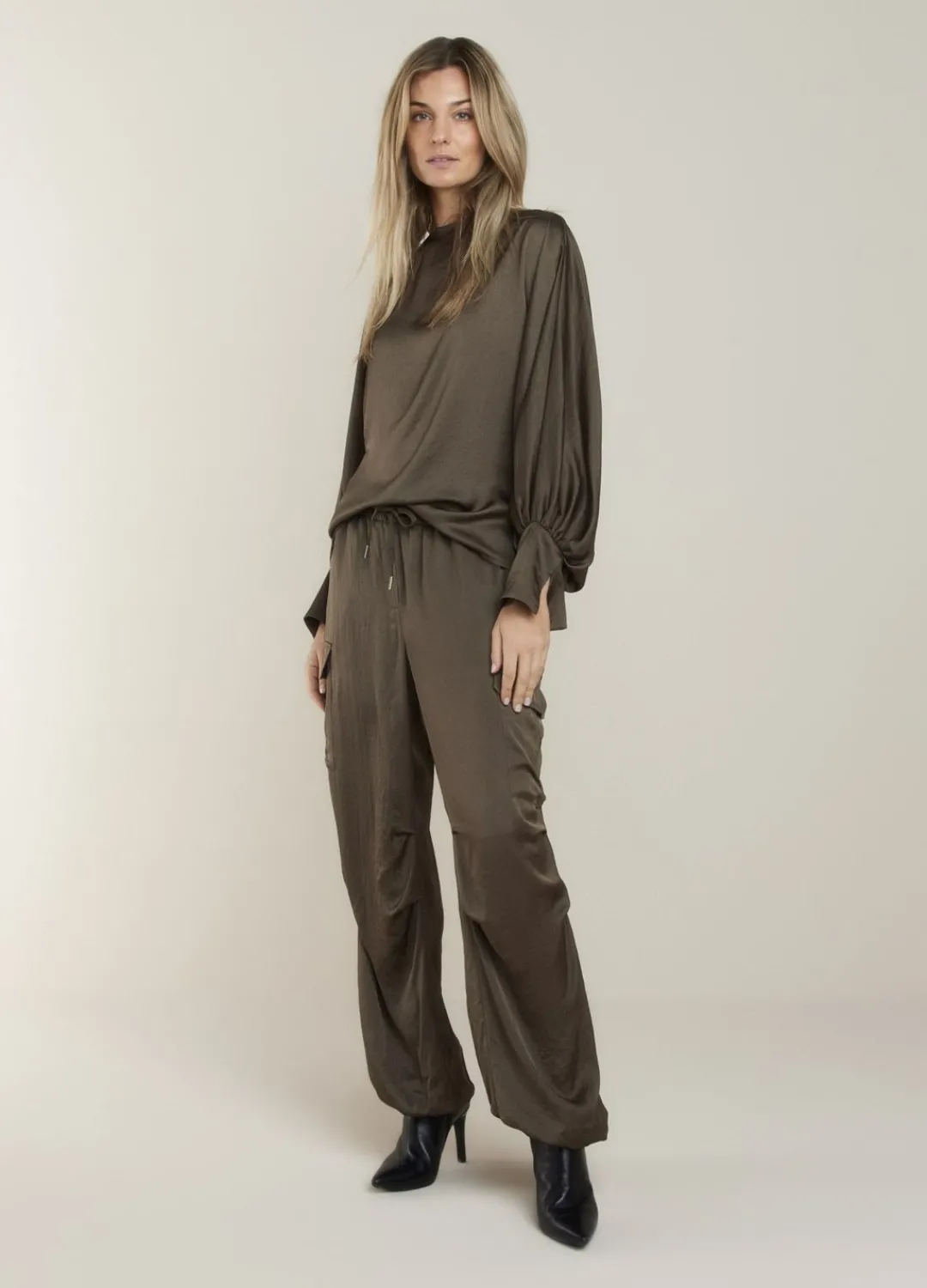 Hot Summum Silky-Touch Cargo Trousers Green