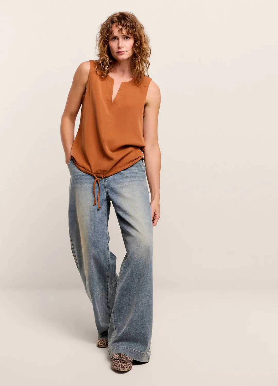 Fashion Summum Sleeveless Top With V-Slit Brown