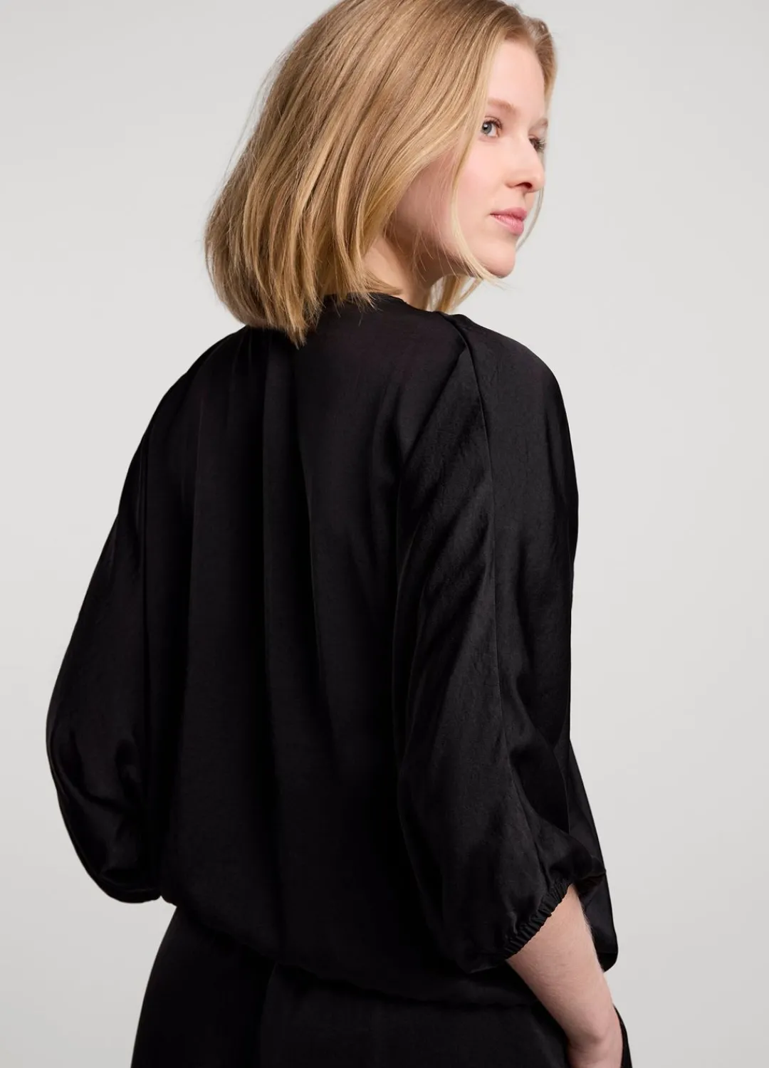 Discount Summum Top With Bat Sleeves Black