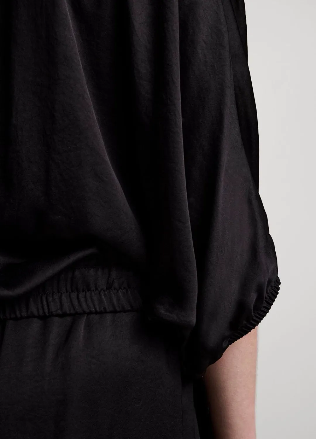 Discount Summum Top With Bat Sleeves Black