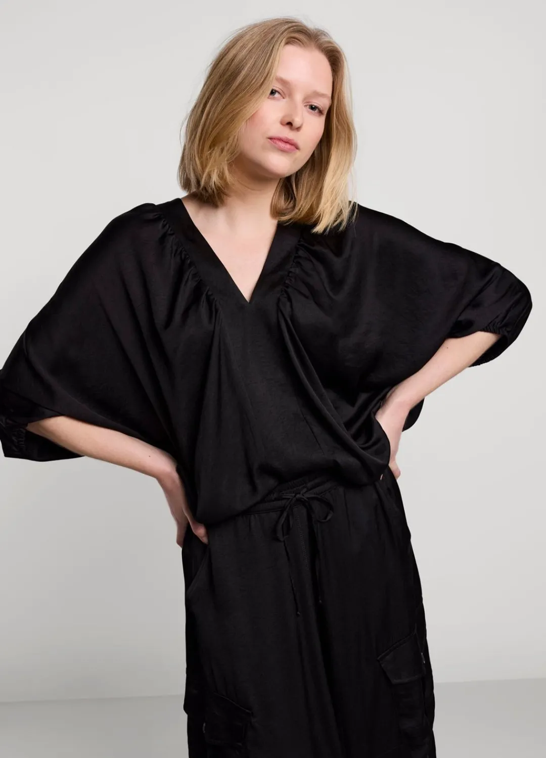 Discount Summum Top With Bat Sleeves Black