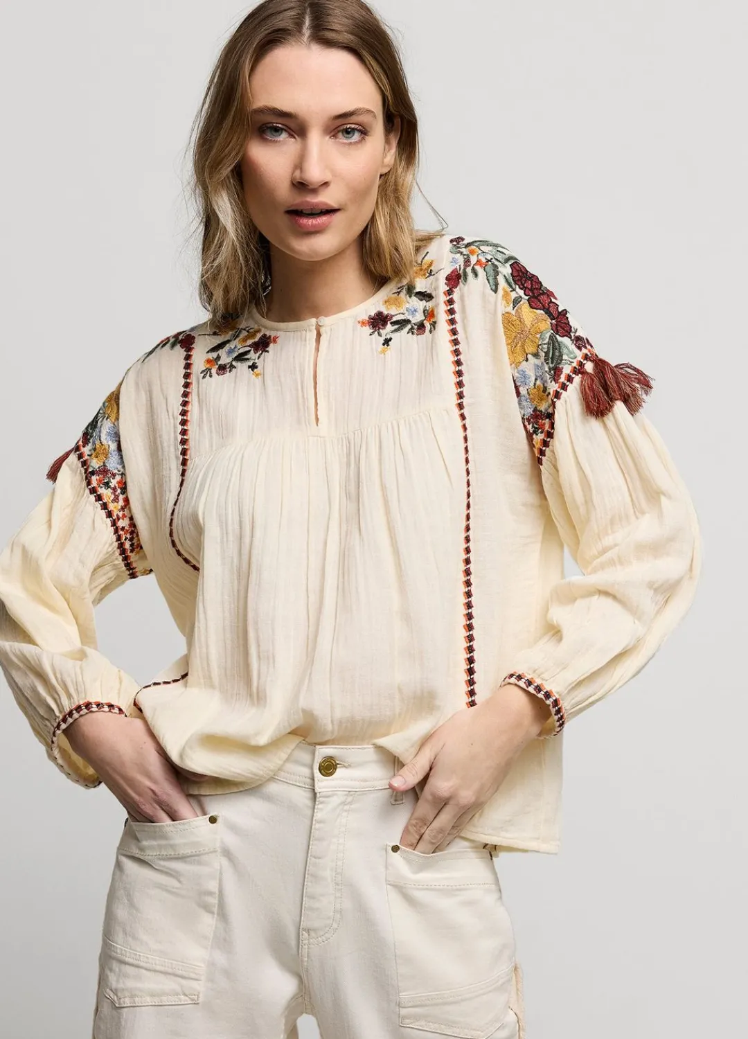 Hot Summum Top With Colourful Embroidery Creme