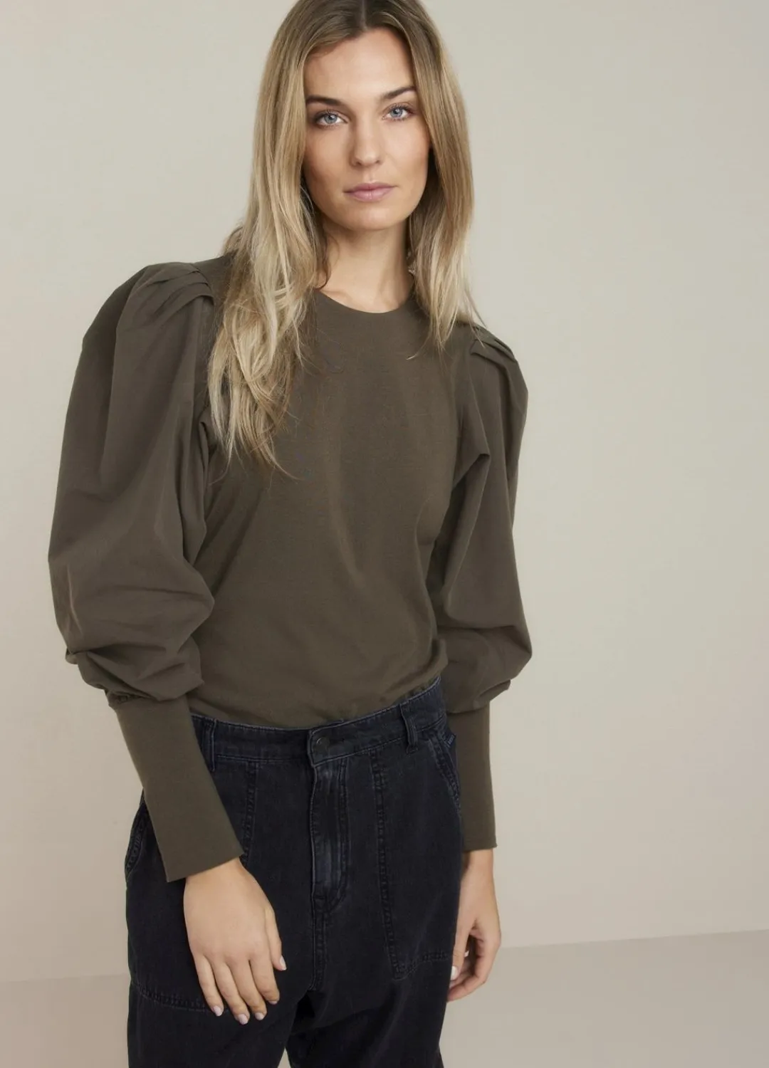 Discount Summum Top With Eye-Catching Sleeves Green