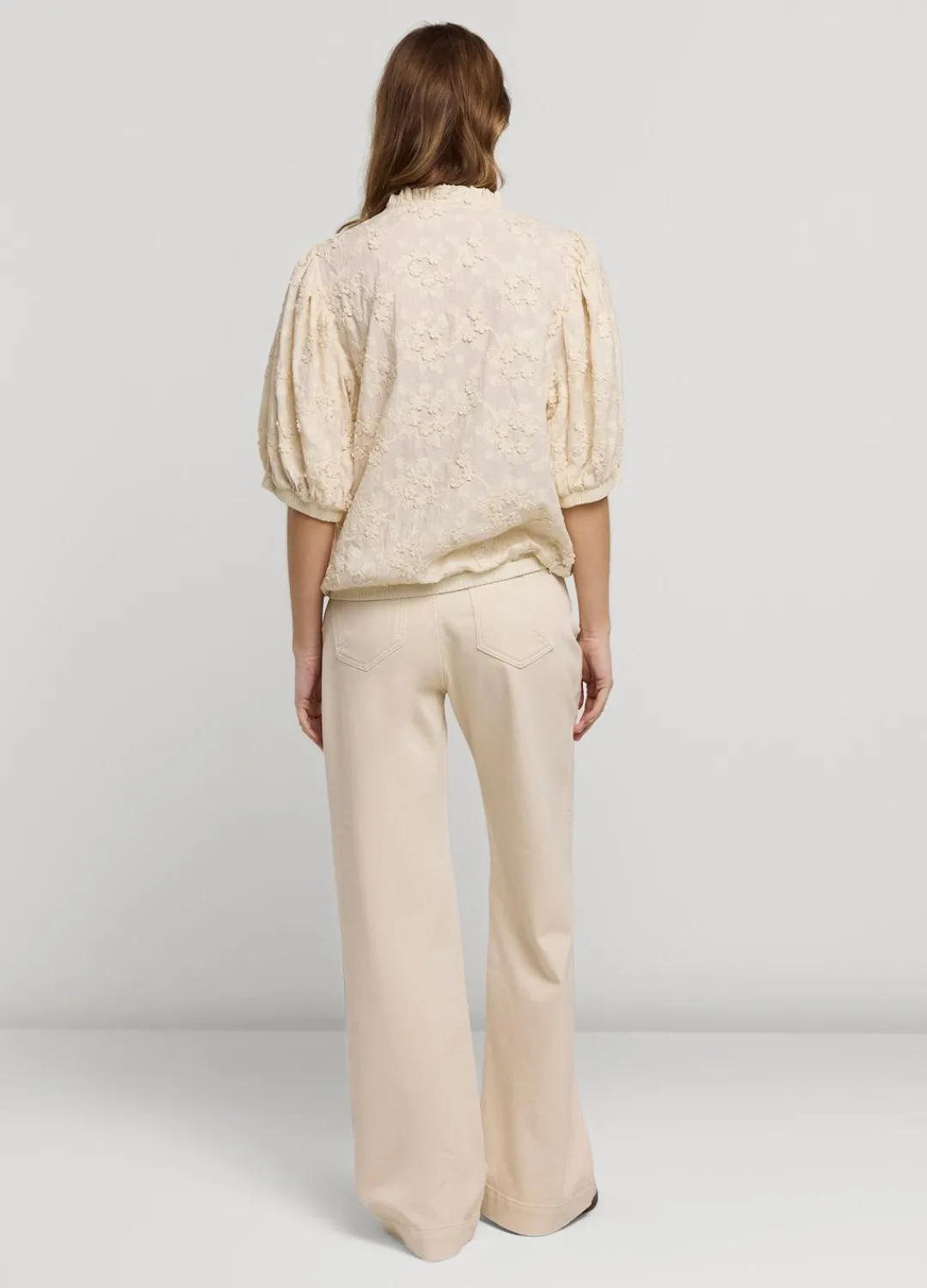 New Summum Top With Flowers Creme