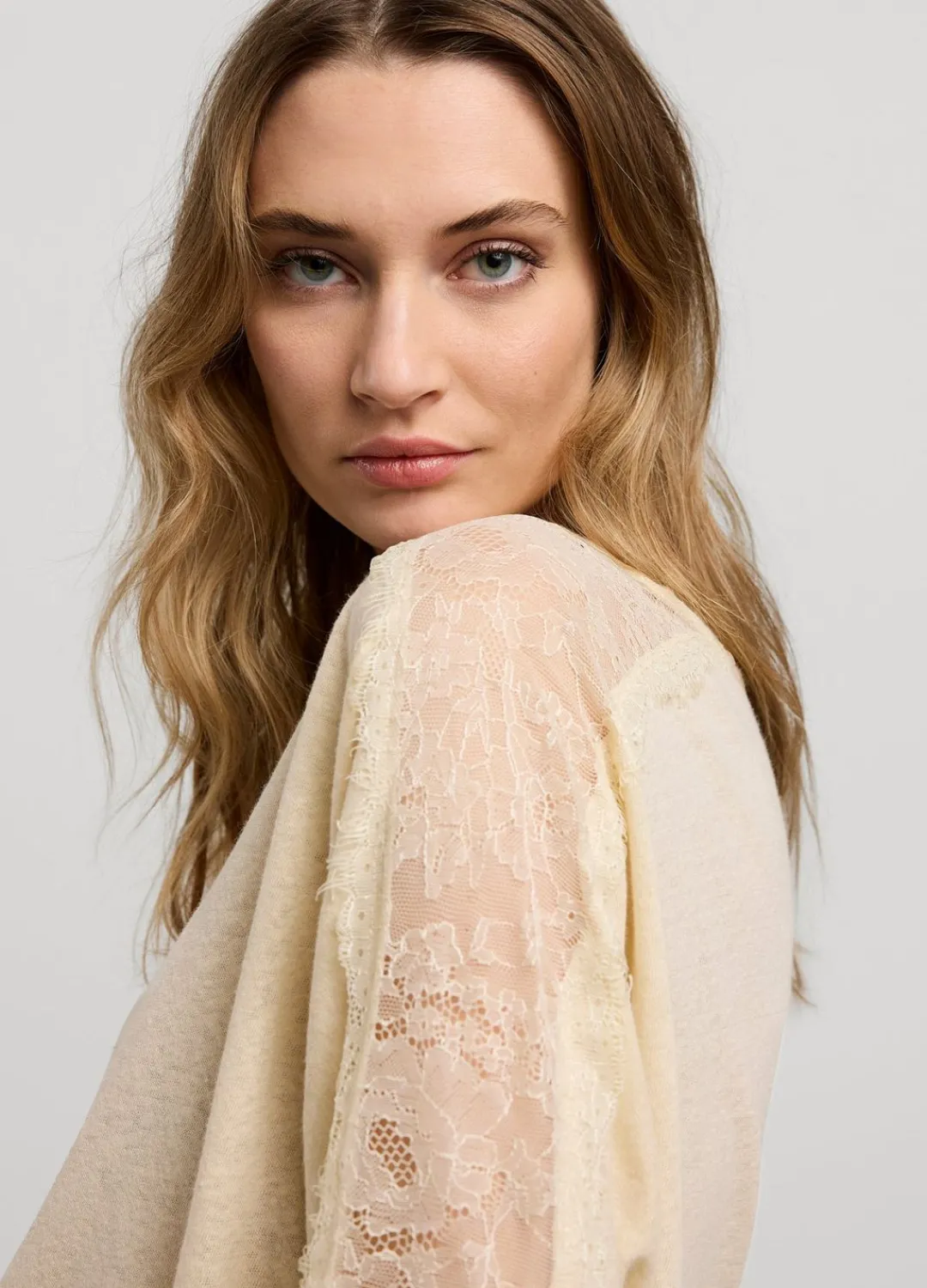 Fashion Summum Top With Lace Sleeves Creme