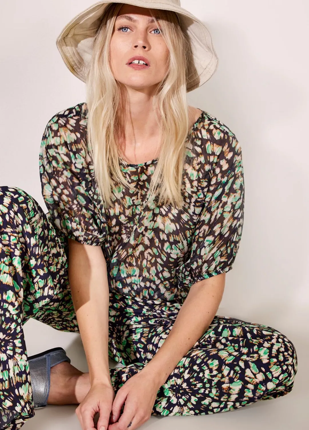 Discount Summum Top With One-Piece Sleeves Black