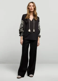New Summum Top With Rich Embroidery Black