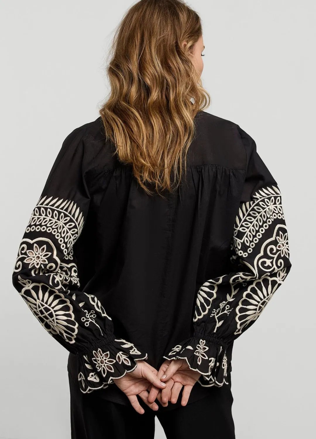 New Summum Top With Rich Embroidery Black