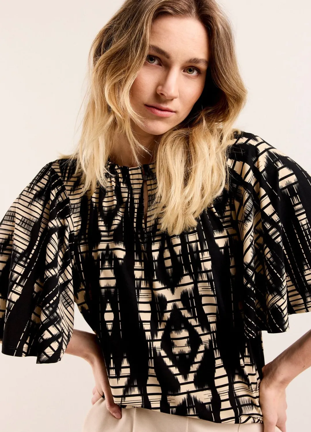 Fashion Summum Top With Wide Sleeves Black