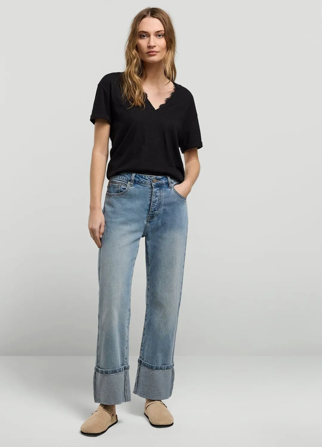 Fashion Summum V-Neck Top With Lace Black